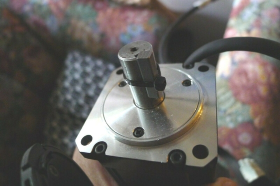 XVM-6011-LONS-D002 EMERSON 서보 모터 정격 토크 12 LB-IN 7.32 MH 1.64 OHMS