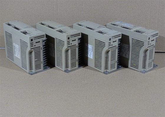 새로운 야스카와 세르보 드라이브 SGD-02AH 작업 전력 200W 원본 상자 새