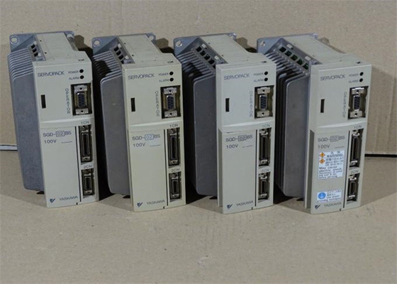 새로운 야스카와 세르보 드라이브 SGD-02AH 작업 전력 200W 원본 상자 새