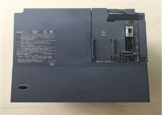 MR-J3-700B 50/60HZ 산업 자동 귀환 제어 장치는 2 년 보장을 가진 10.5AMP 200-230V를 몹니다