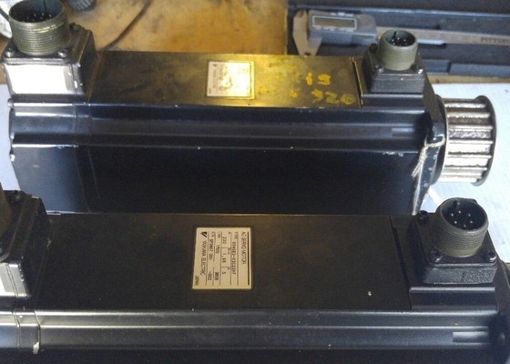 야스카와 USAGED-03C22K AC 서보 모터 300 W 8192 PPR 증분 인코더