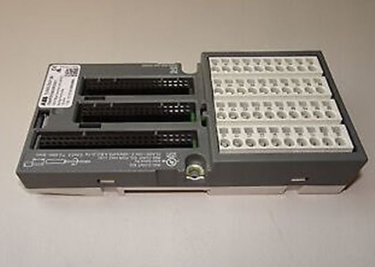 TU552-CS31 1SAP210400R0001 PLC S500 버스 터미널 유닛은 CS31 버스 모듈로 뛰어 오릅니다