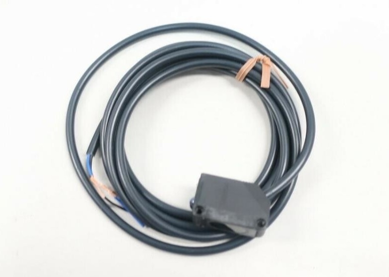 옴론 E3Z-D62 02Z10M 광전 스위치 센서 12일부터 24일까지 VDC 26.4 VDC 최대 100 마 최대