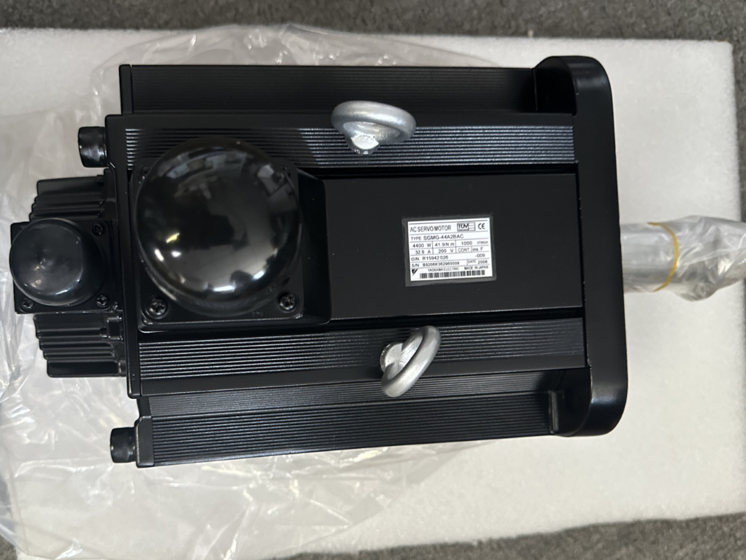 야스카와 SGMG-44A2BAC 서보 모터 4.4kW 1500/3000 RPM 200V 표준 구성