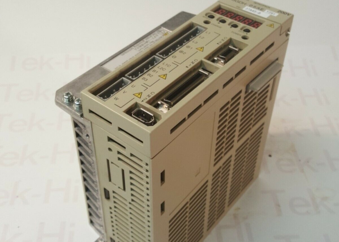 CNC 기계가공 로봇 자동화를 위한 야스카와 SGDH-05AE 서보 드라이브 Amp