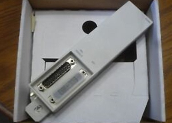 TB846 듀얼 모듈뷔스는 3BSE021439R1 모듈뷔스 연장 케이블 어댑터 D 서브 말레를 2명 삽입했습니다